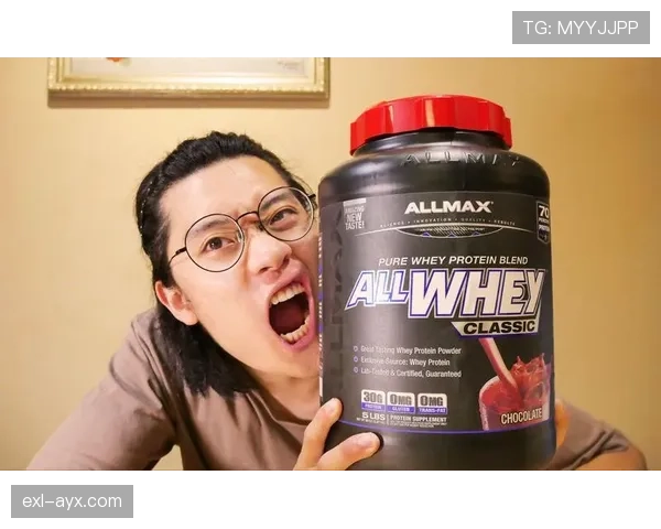 杨舒予家的冰箱里塞满蛋白粉，连饮料都按克称着喝